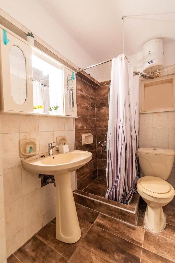 Pine Trees Apartment Preveza Luaran gambar