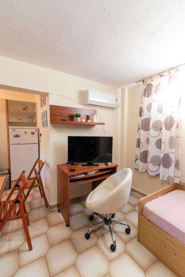 Pine Trees Apartment Preveza Luaran gambar