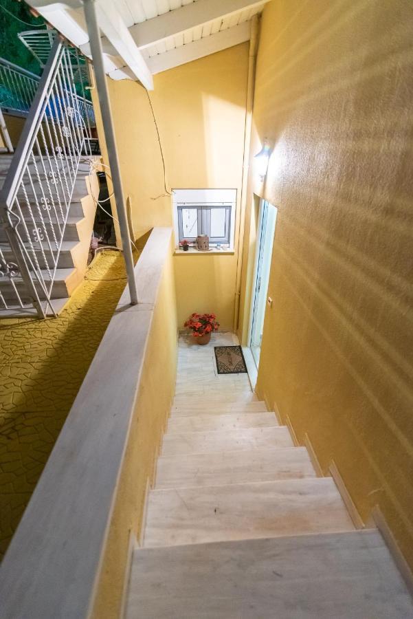 Pine Trees Apartment Preveza Luaran gambar