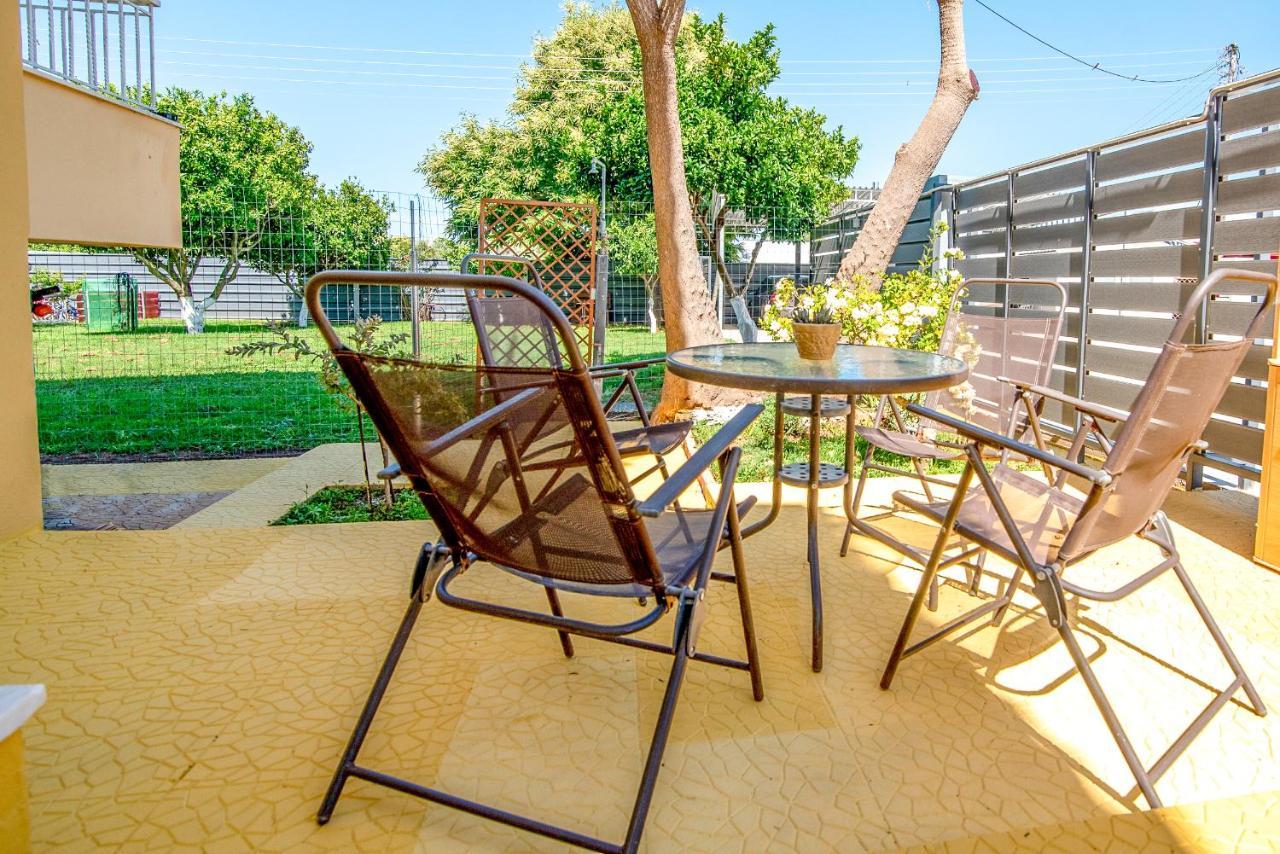 Pine Trees Apartment Preveza Luaran gambar