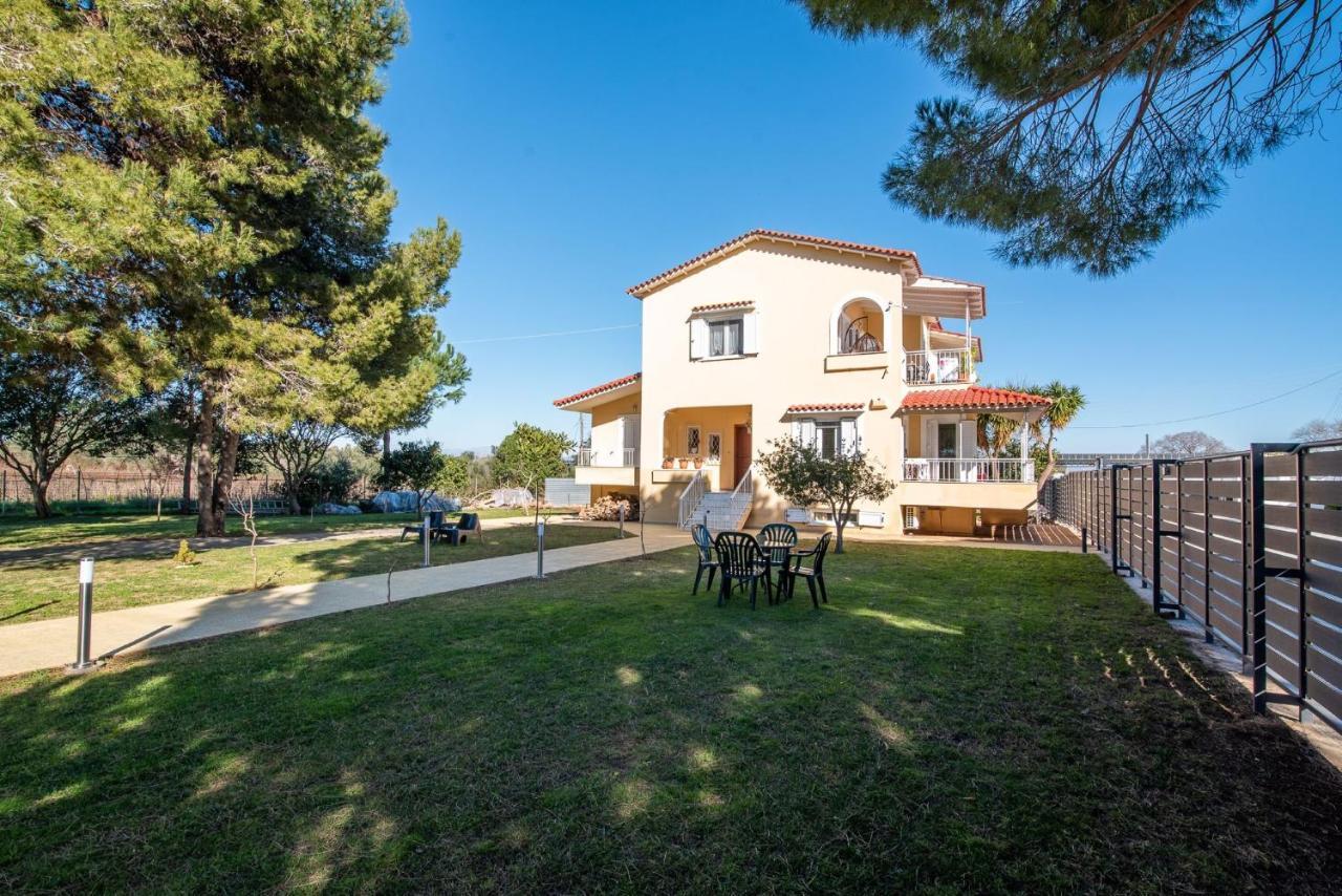 Pine Trees Apartment Preveza Luaran gambar